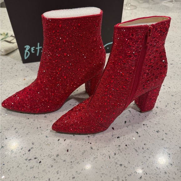 Betsey Johnson CADY Sparling stones Red Booties Brand New in Box - Picture 5 of 12
